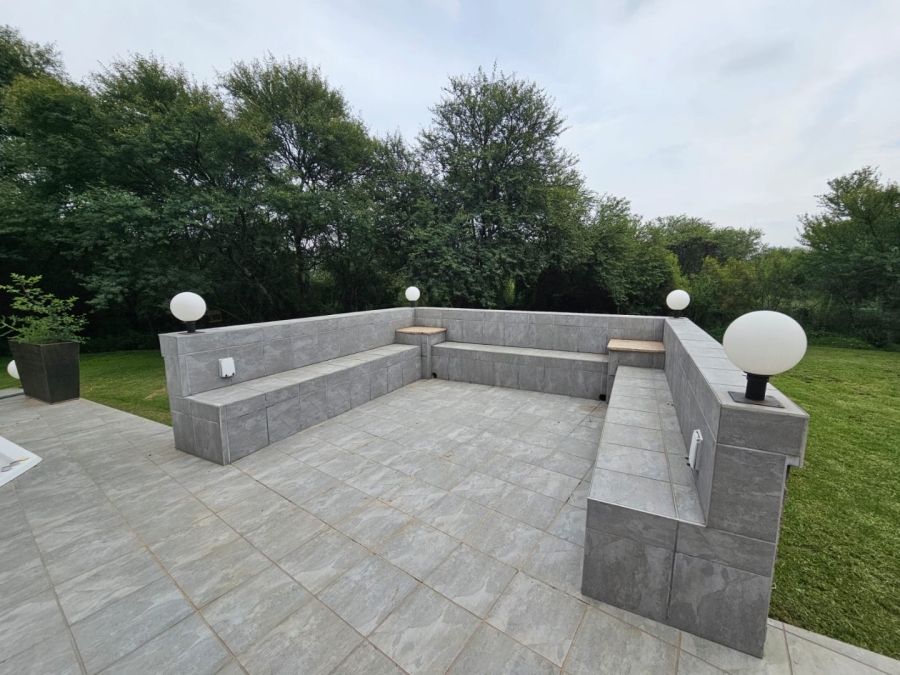 5 Bedroom Property for Sale in Boschenvaal River Front Lodges Free State